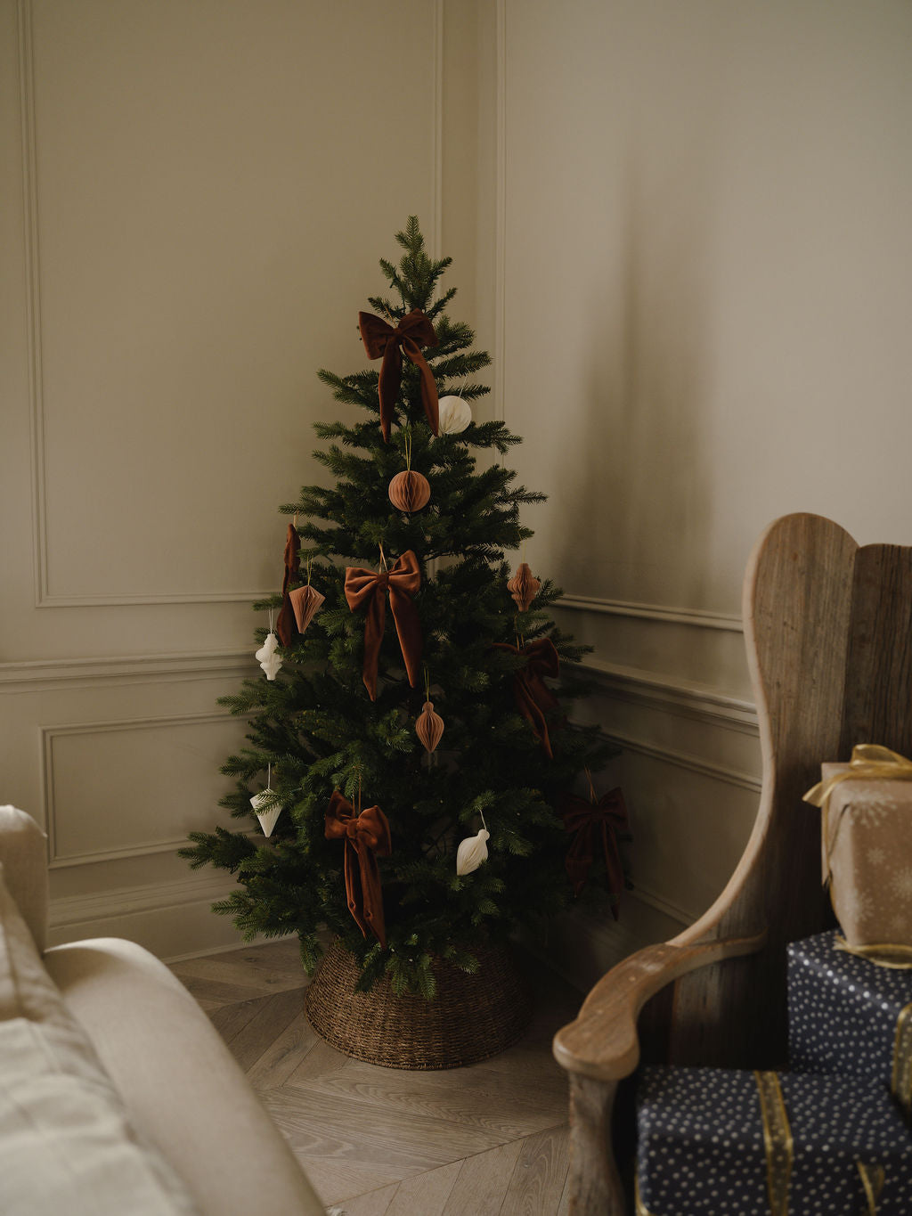 Box of 4 Caramel Paper Hanging Decorations