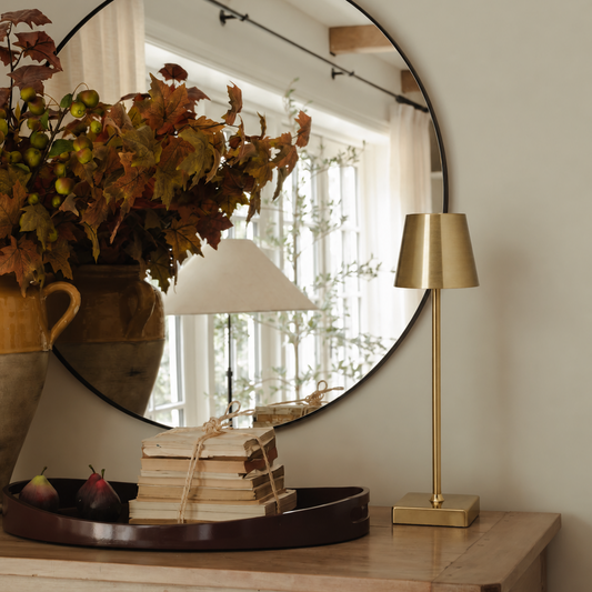 Slimline brass LED table lamp, rechargeable, 10x38cm