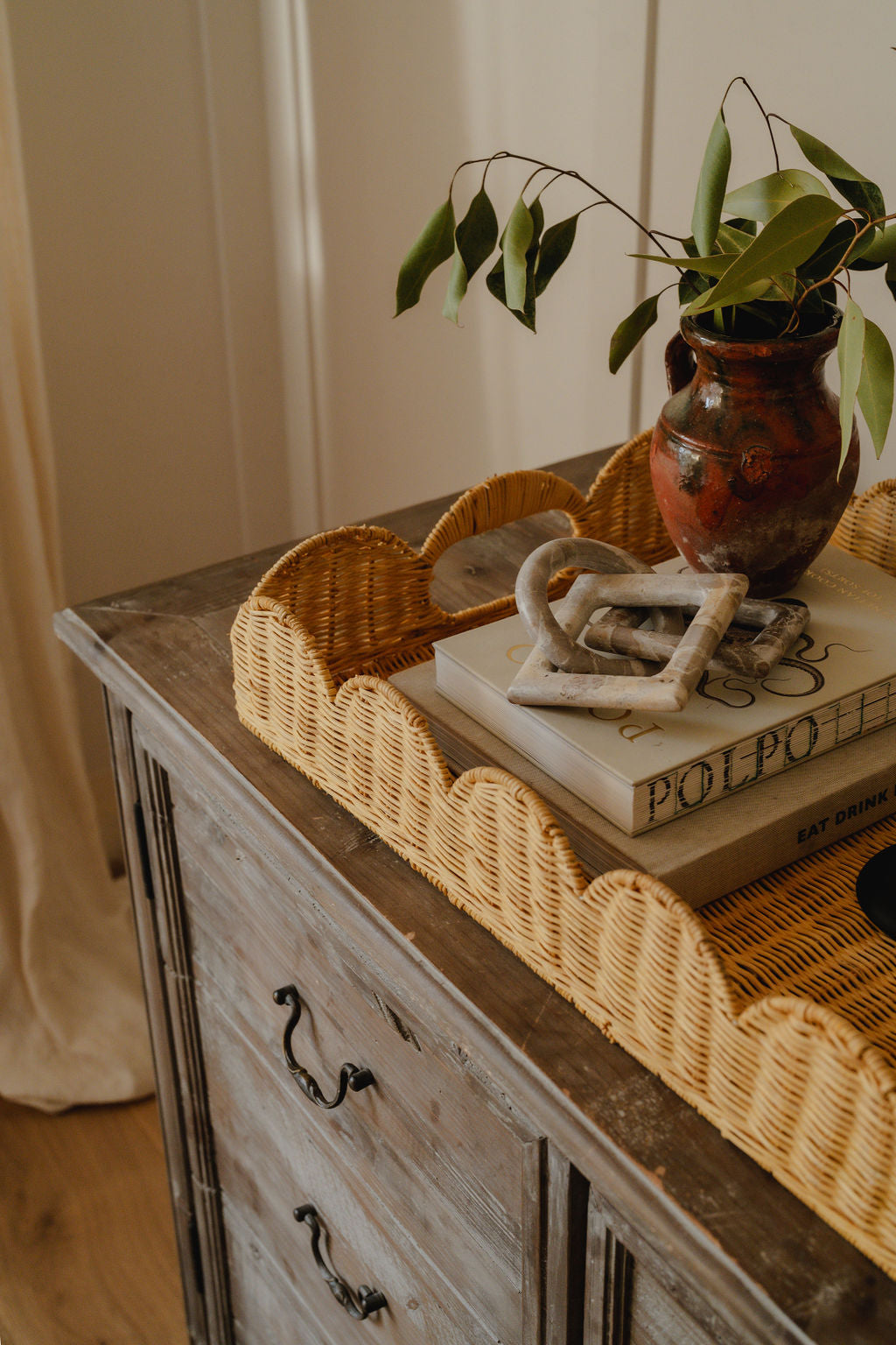 Large Scalloped Wicker Tray