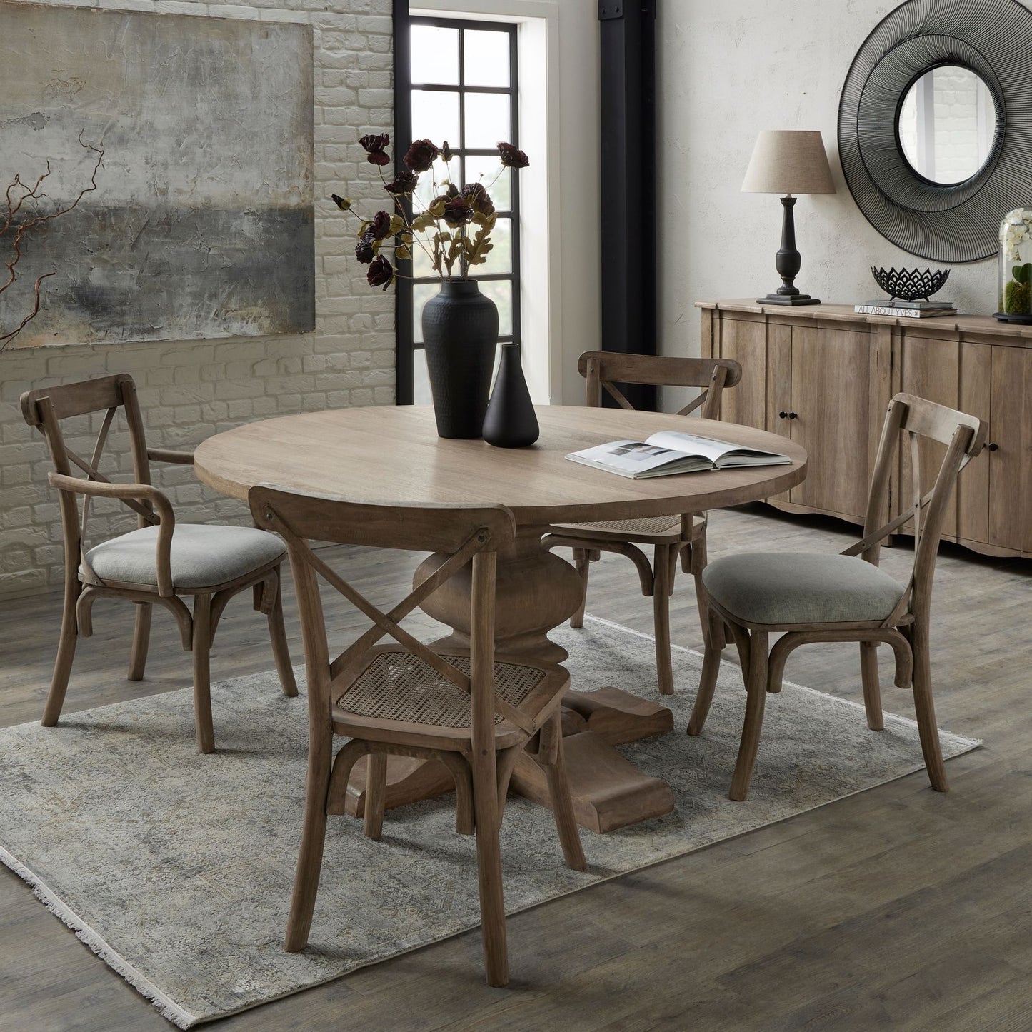Evesham Collection Round Pedestal Dining Table