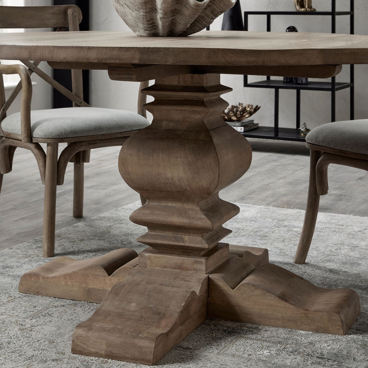 Evesham Collection Round Pedestal Dining Table